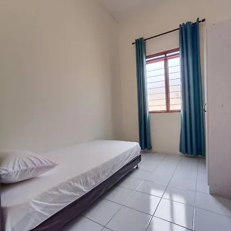 Khaafi Homestay Seri Iskandar Bota Exterior photo