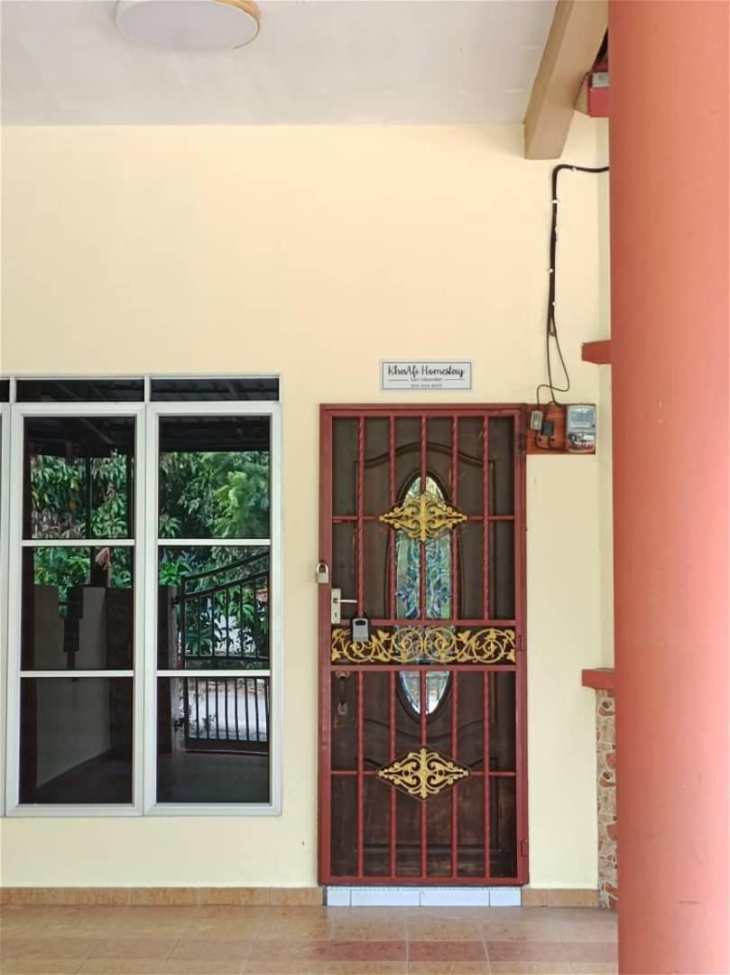 Villa Khaafi Seri Iskandar Bota