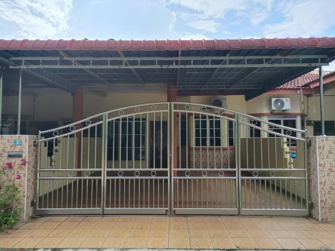 Khaafi Seri Iskandar * Bota