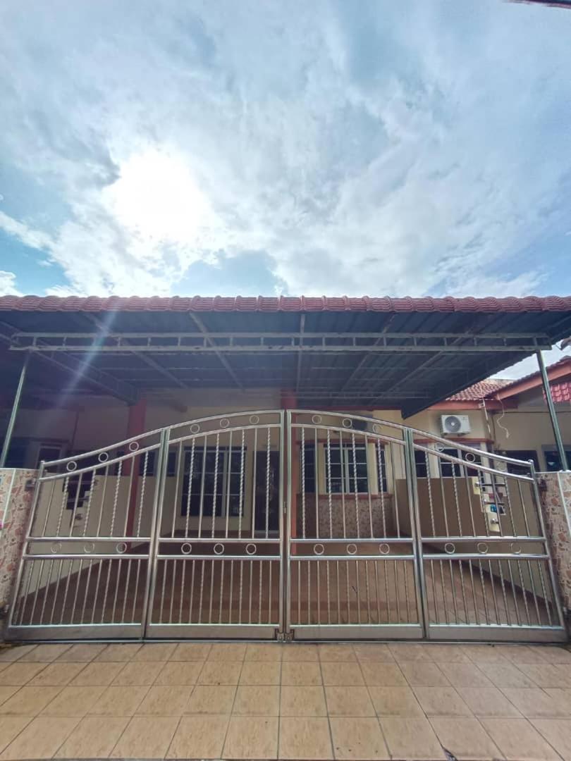 Khaafi Seri Iskandar Villa